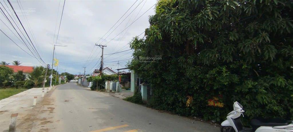 784tr đất dân cắt bán, cách hương lộ 45 chỉ 50m.