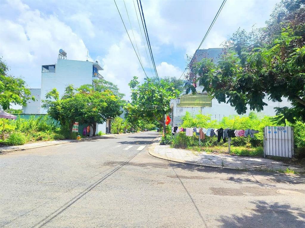 Hàng ngộp. siêu rẻ. lô góc 2mt. hxh đường tốt. ng duy trinh. long trường. quận 9.