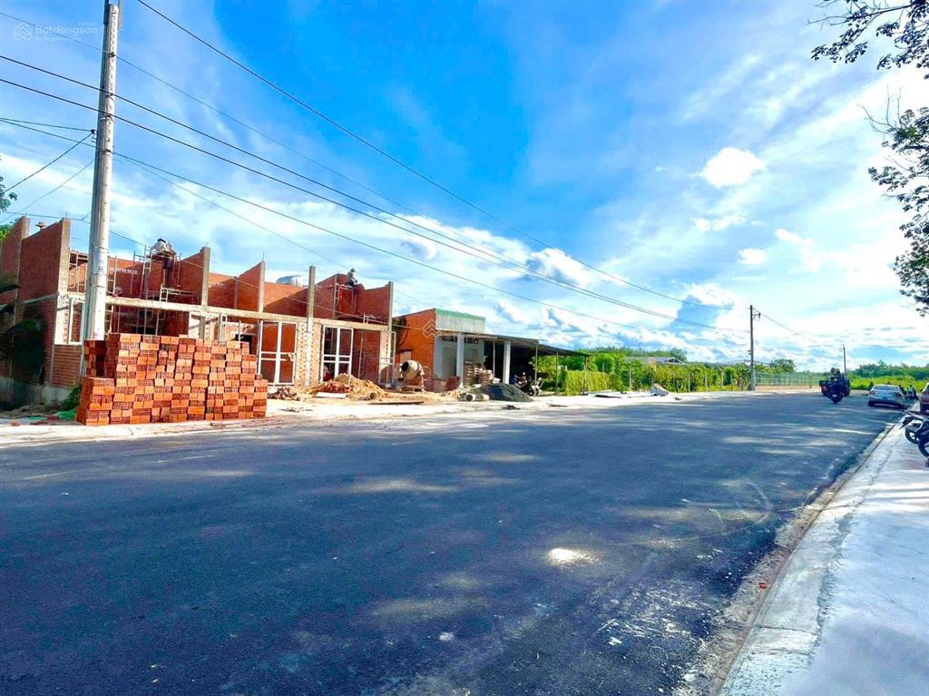 240m², đất mặt tiền nhựa 16m, thông thẳng vô kcn chơn thành 1,2. giá chỉ 850tr