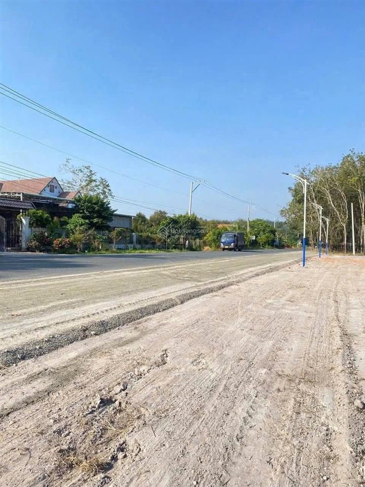 Bán gấp lô đất 190m2, mặt tiền nhựa 4 làn xe, thông thẳng vô kcn becamex 4633ha
