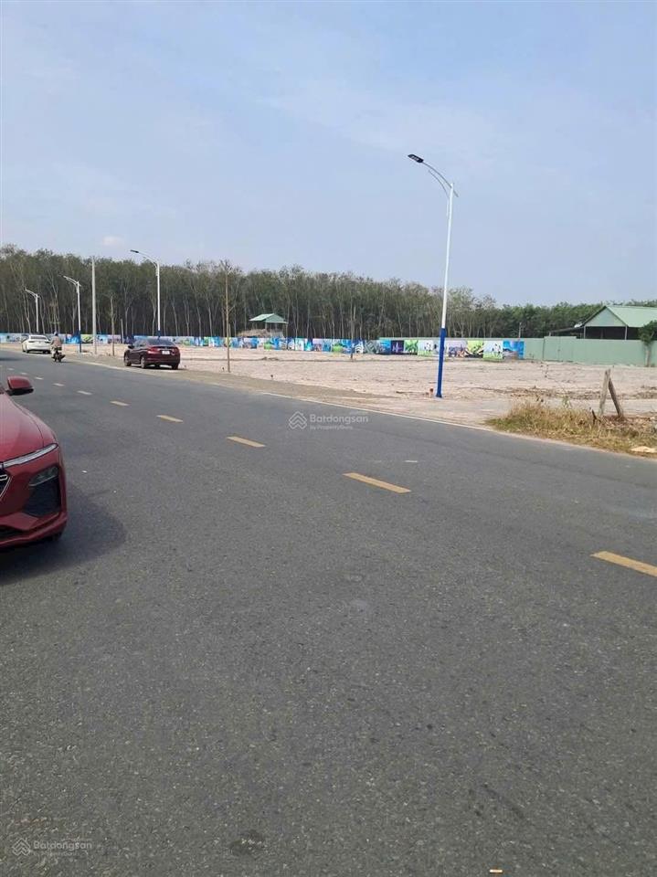 Bán gấp lô đất 190m2, mặt tiền nhựa 4 làn xe, thông thẳng vô kcn becamex 4633ha
