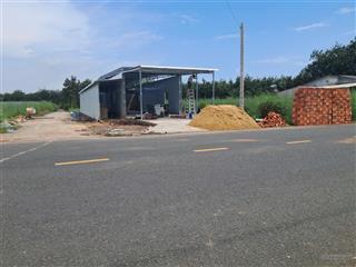 Chính chủ cần nhanh lô đất 176m2, kế bên nhà mới xây  trung tâm chơn thành