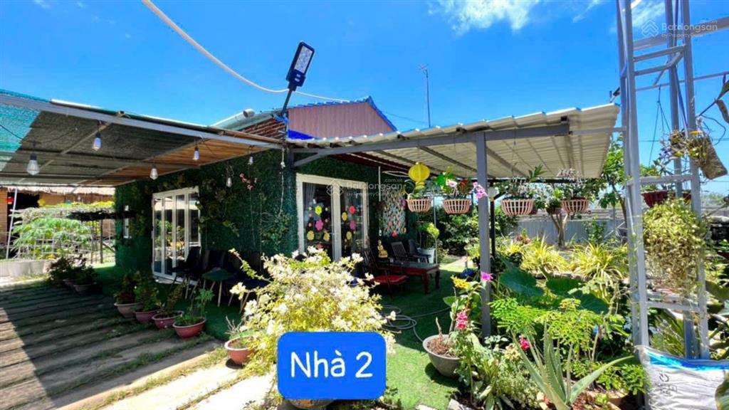 Nhà vườn lộc an  đất đỏ  brvt. dt 1.537m2 (2065) có 2 nhà di động  2 chói  cây cảnh thác nước.