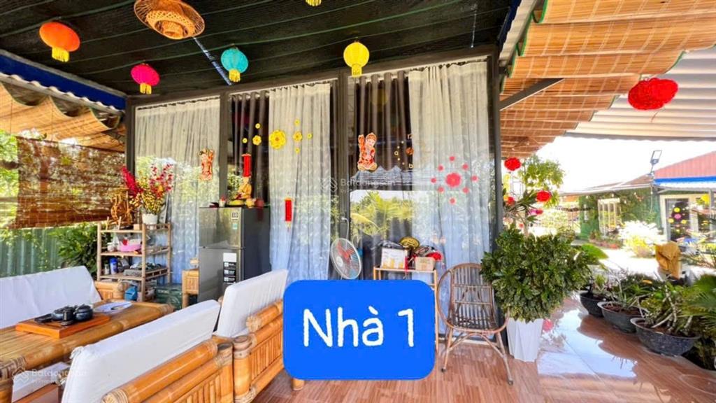 Nhà vườn lộc an  đất đỏ  brvt. dt 1.537m2 (2065) có 2 nhà di động  2 chói  cây cảnh thác nước.