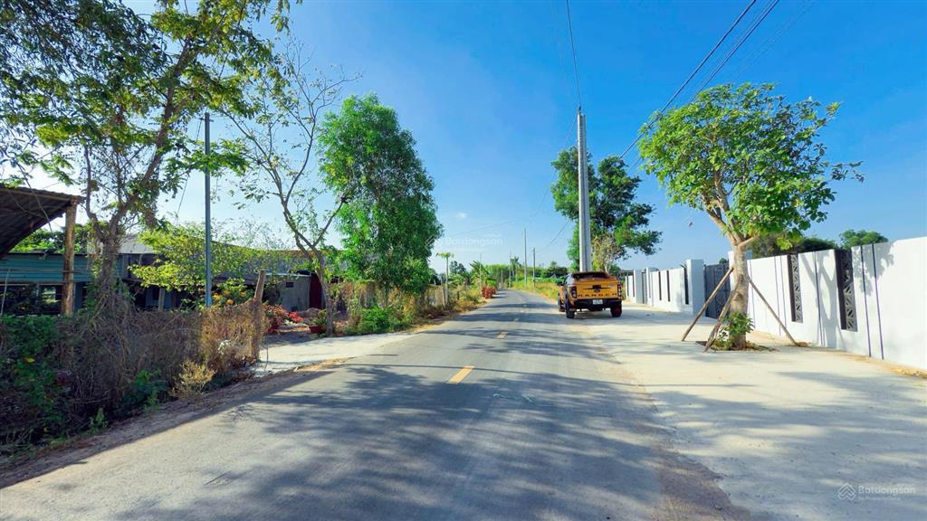 Đất ngộp toàn nhà vườn ngay đường nguyễn huệ  xã đất đỏ  tp hcm. đất gần biển, xây rào kiên cố