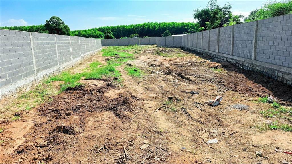 Đất ngộp toàn nhà vườn ngay đường nguyễn huệ  xã đất đỏ  tp hcm. đất gần biển, xây rào kiên cố