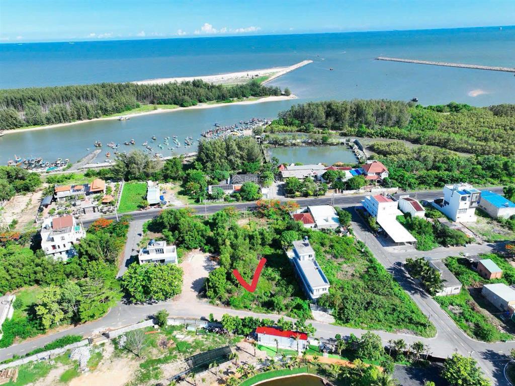 Đất đẹp đối diện hồ sinh thái  gần biển phước hải, tp.hcm