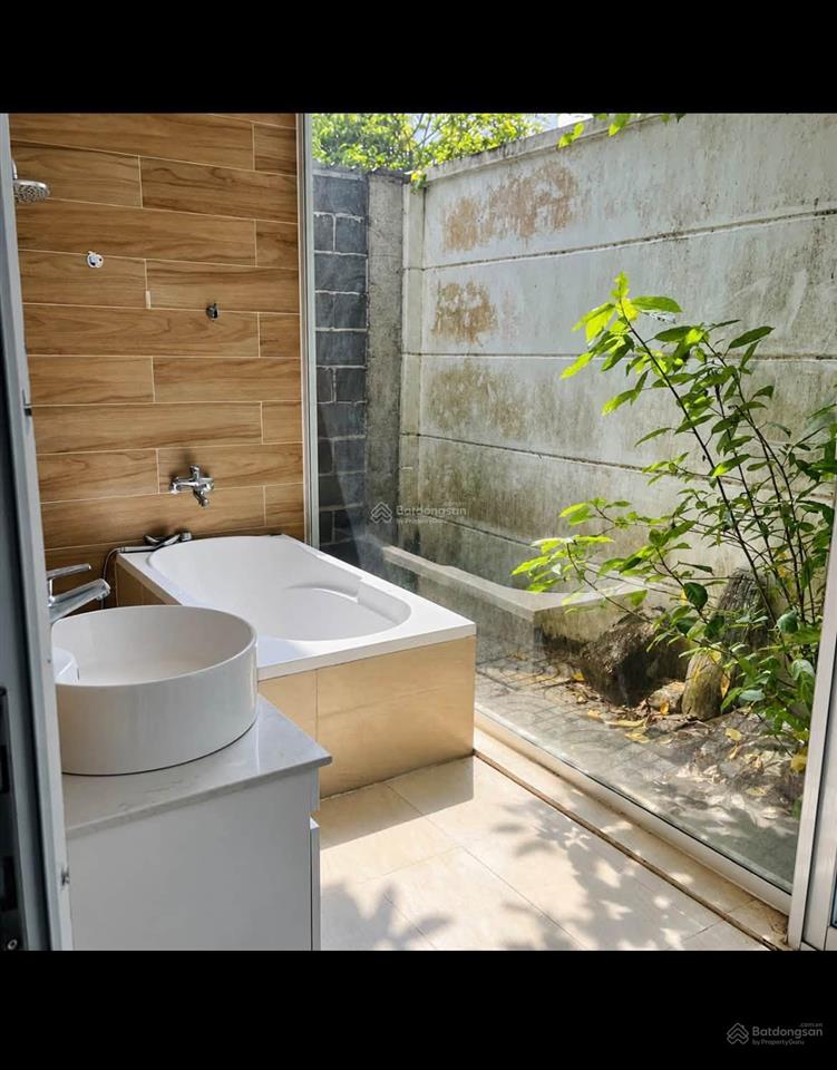 Bán nhà mặt tiền gần biển đất đỏ
