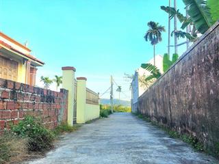 Chính chủ gửi bán lô đất tại đông sơn, đường thông. không lỗi lầm. ngõ ô tô. diện tích 60,1m ngang