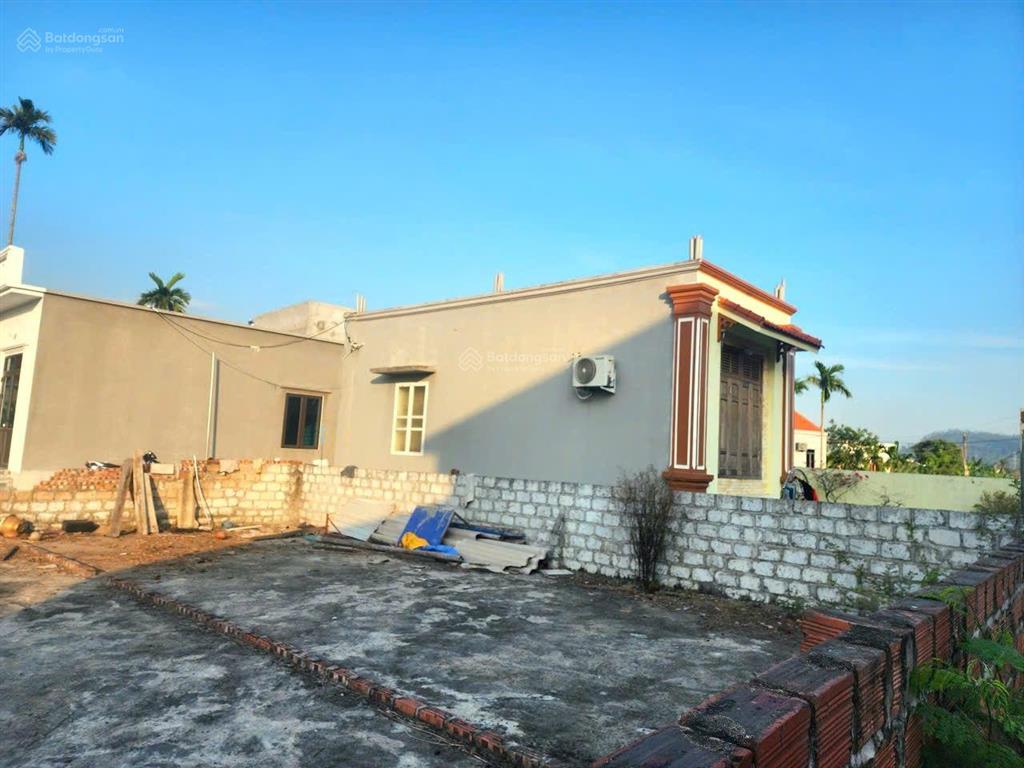 Chính chủ gửi bán lô đất tại đông sơn, đường thông. không lỗi lầm. ngõ ô tô. diện tích 60,1m ngang