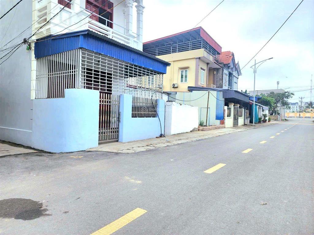 Chào bán lô đất ngay sân bóng tân dương đi vào, giá chỉ hơn 2 tỷ ngõ ô tô. không lỗi lầm, diện tích
