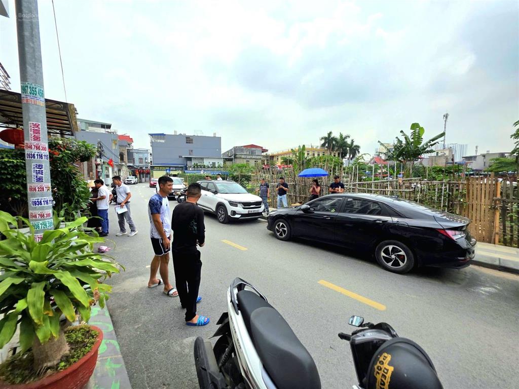Bán lô đất tuyến 2 lê quang đạo
khu 2.1ha
đất đấu giá, có bìa
diện tích 92.63m. ngang 5m
vuông