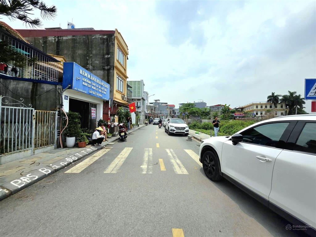 Bán lô đất tuyến 2 lê quang đạo
khu 2.1ha
đất đấu giá, có bìa
diện tích 92.63m. ngang 5m
vuông