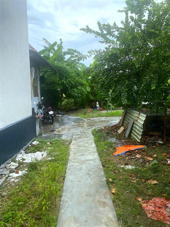 Cần bán 120m2 (đất sổ đỏ + đất xen kẹt) ngõ ô tô. tại hoàng động, thủy nguyên. cách trục đường thôn