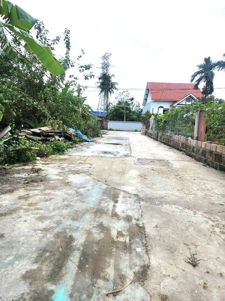 Một lô đất đẹp cho các bác đầu tư cũng như định cư. ngõ 4m ôtô đỗ tận đất. vị trí cách trường, chợ
