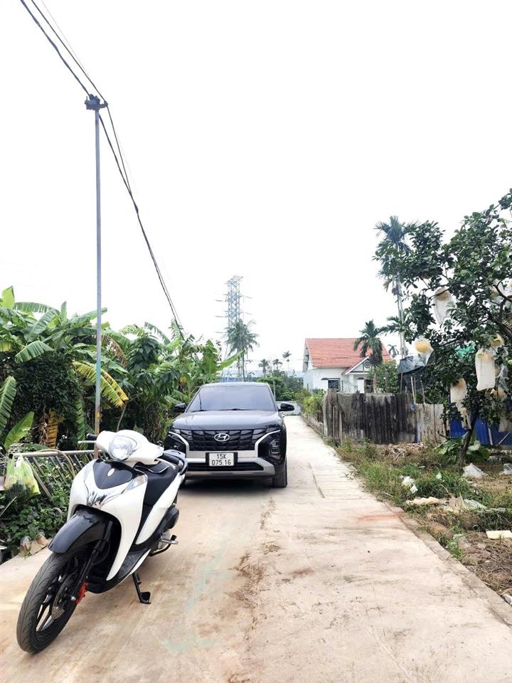 Một lô đất đẹp cho các bác đầu tư cũng như định cư. ngõ 4m ôtô đỗ tận đất. vị trí cách trường, chợ