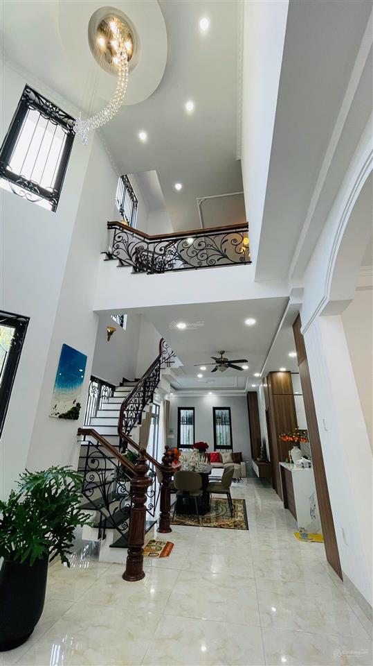 Biệt thự 3 tầng kđt hà quang 2  184m  2 mặt tiền  gần biển