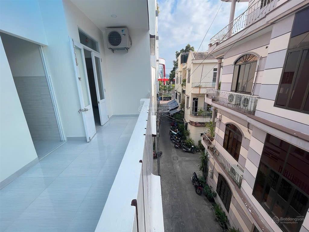 Nhà 3 tầng tt nha trang cách biển vài phút hẻm xe hơi yersin