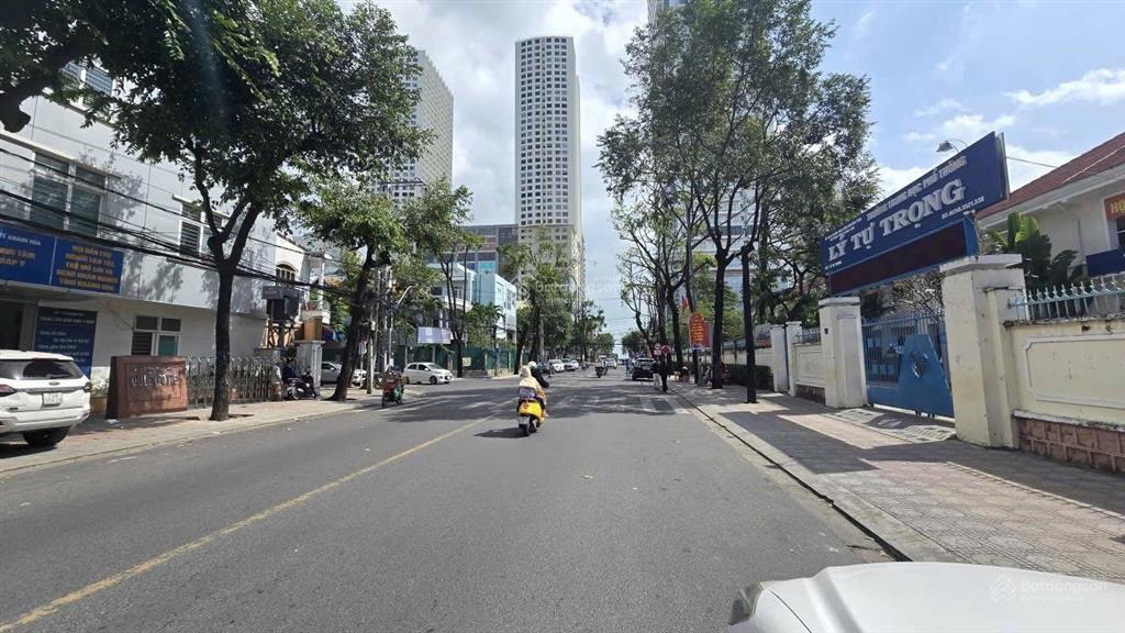 Bán toà nhà 7 tầng 32p tt lộc thọ nha trang gần biển sẵn dòng tiền khai thác giá tốt