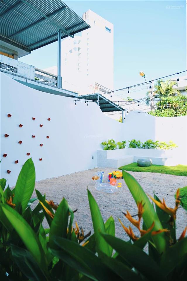 Cho thuê villa sân vườn gần biển ba làng nha trang
