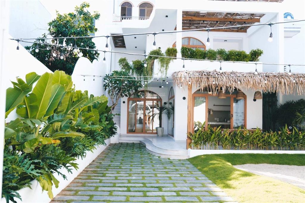 Cho thuê villa sân vườn gần biển ba làng nha trang