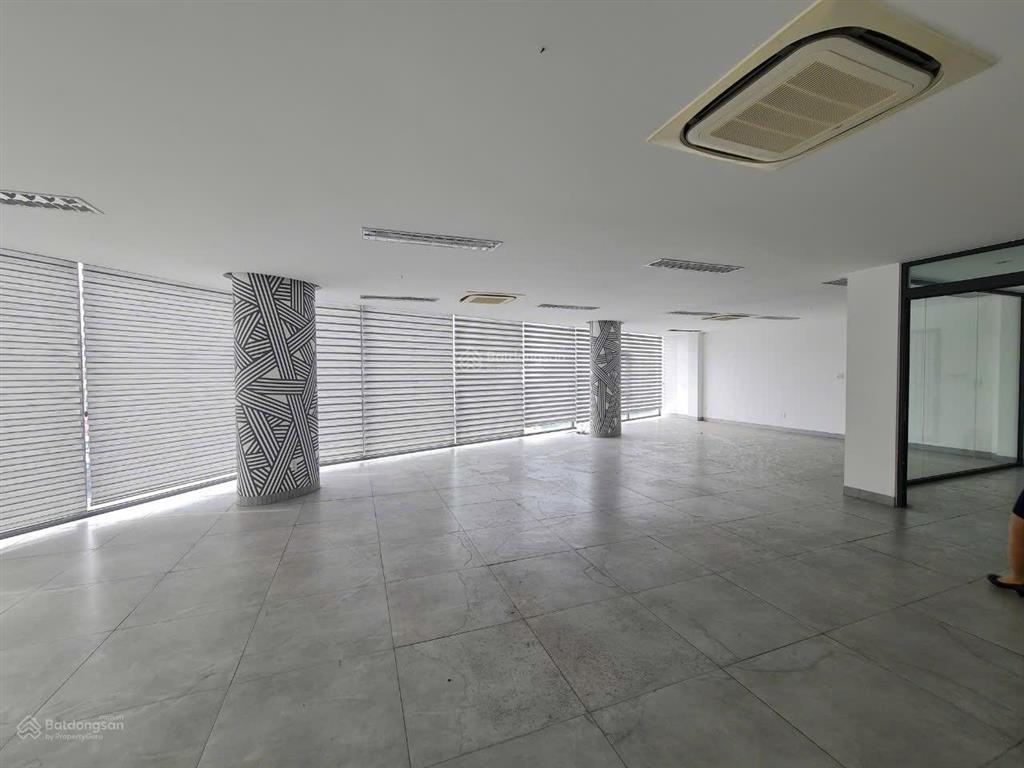 Bán tòa nhà 5 tầng góc 2mt trần nhật duật tt nha trang có thang máy dòng tiền 100tr/tháng