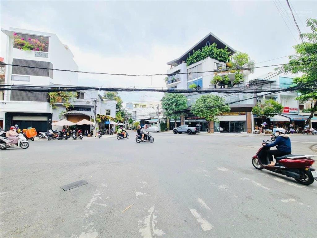 Bán tòa nhà 5 tầng góc 2mt trần nhật duật tt nha trang có thang máy dòng tiền 100tr/tháng