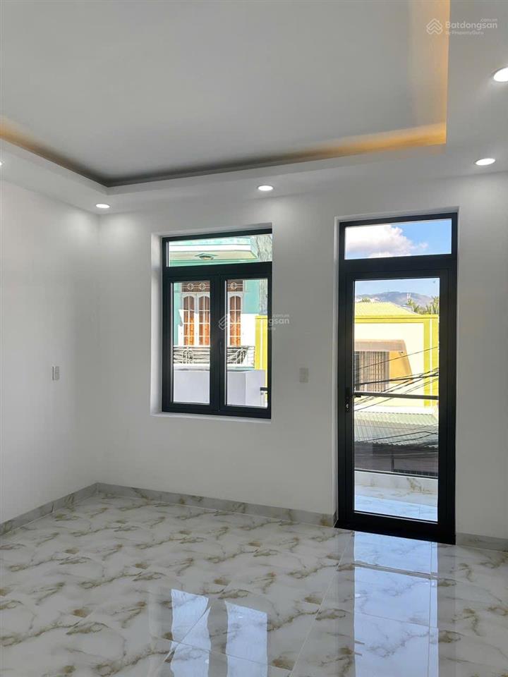 Bán căn nhà 3 tầng mới full nội thất đường lượng định của nha trang giá tốt