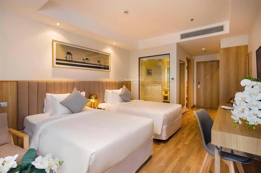 Siêu phẩm khách sạn 4* tttp nha trang khu phố tây sầm uất lượng khách ổn định