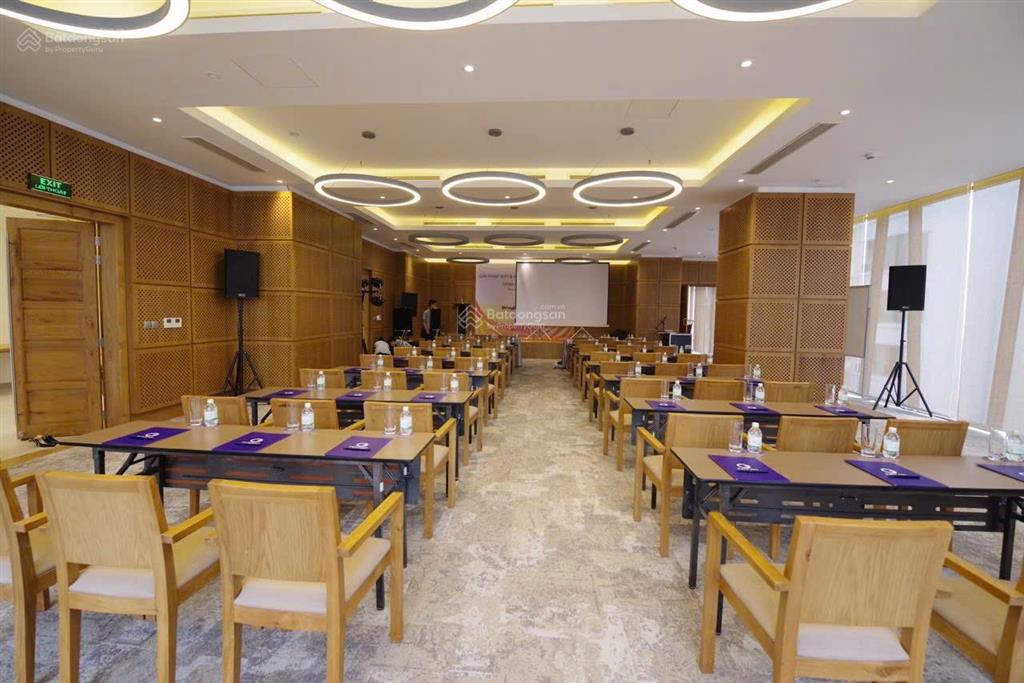 Siêu phẩm khách sạn 4* tttp nha trang khu phố tây sầm uất lượng khách ổn định
