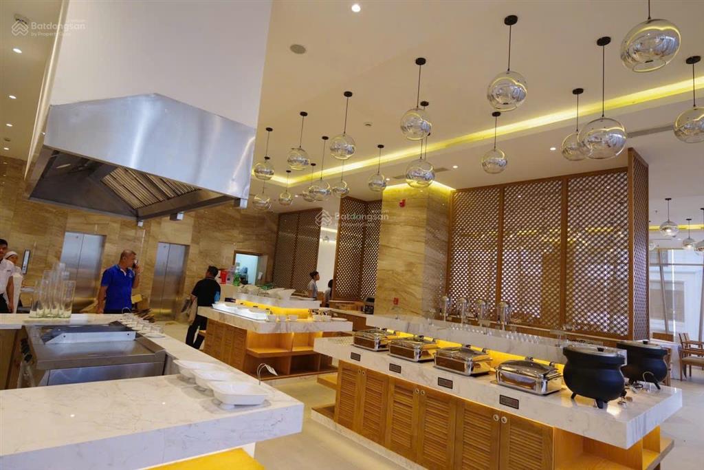Siêu phẩm khách sạn 4* tttp nha trang khu phố tây sầm uất lượng khách ổn định
