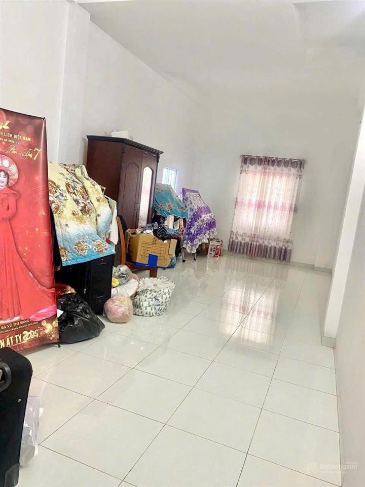 Bán nhà 3 tầng ngay vòng xoay hoàng diệu nha trang cách biển trần phú 100m
