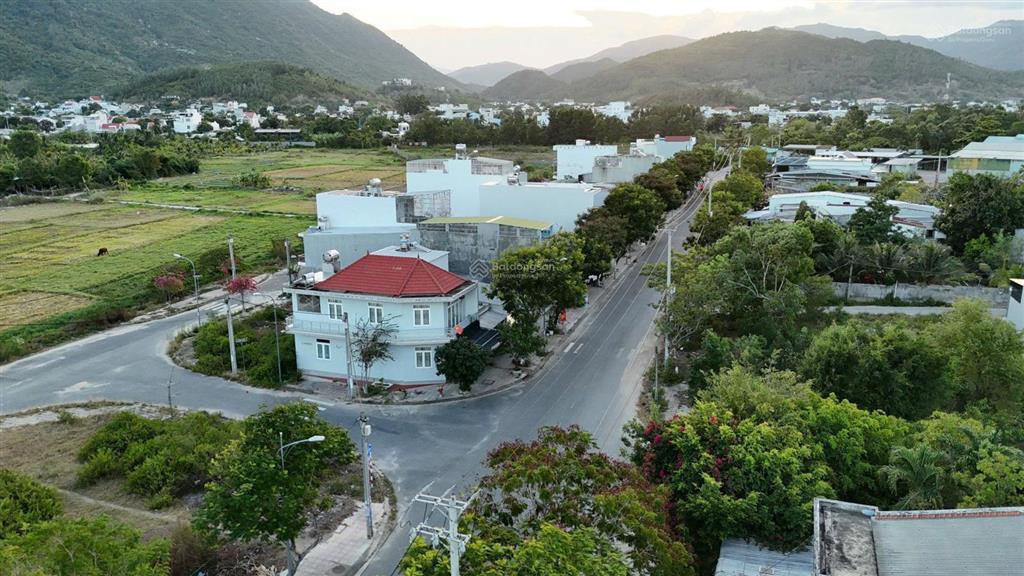 Bán lô đất đẹp cách đường chính thái khang ngay ngã 3 phước đồng vị trí đẹp