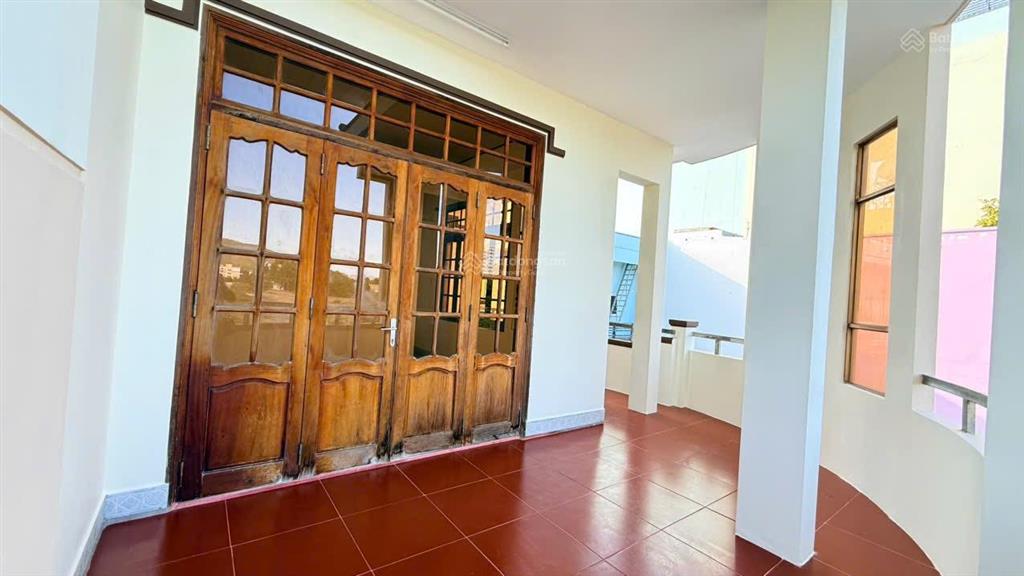 Bán nhà căn góc 2 mặt tiền đường trường sa ngay chợ bình tân nha trang vị trí vàng kinh doanh