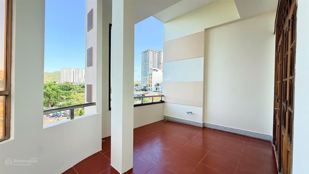 Bán nhà căn góc 2 mặt tiền đường trường sa ngay chợ bình tân nha trang vị trí vàng kinh doanh