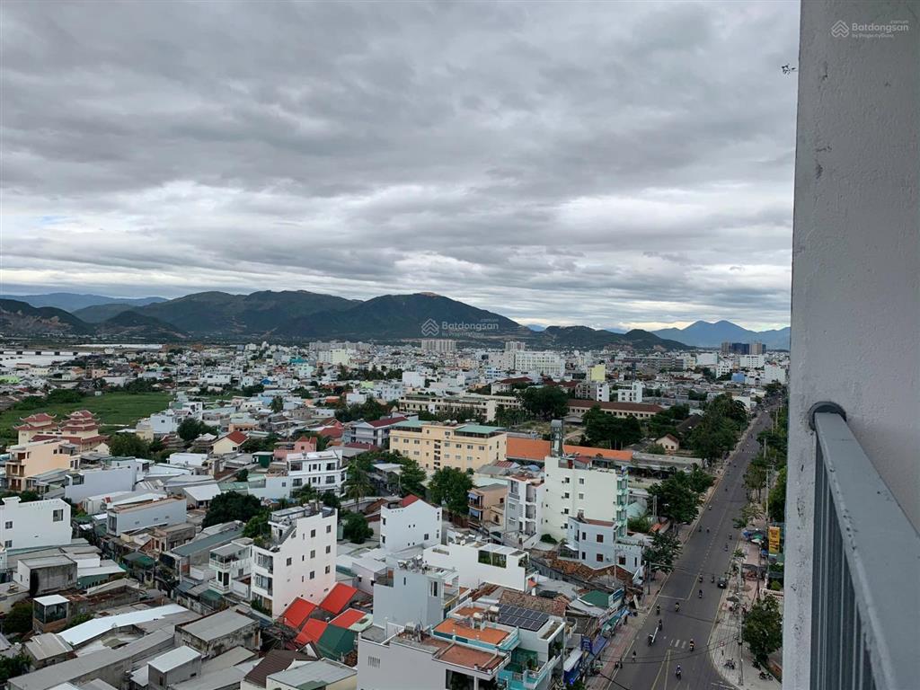 Bán căn góc 2 ban công view sông & biển ph nha trang sổ sẵn sang tên giá tốt