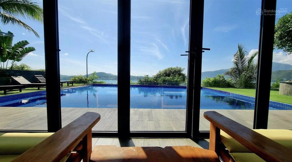 Bán căn biệt thự anh nguyễn view biển trọn vịnh nha trang