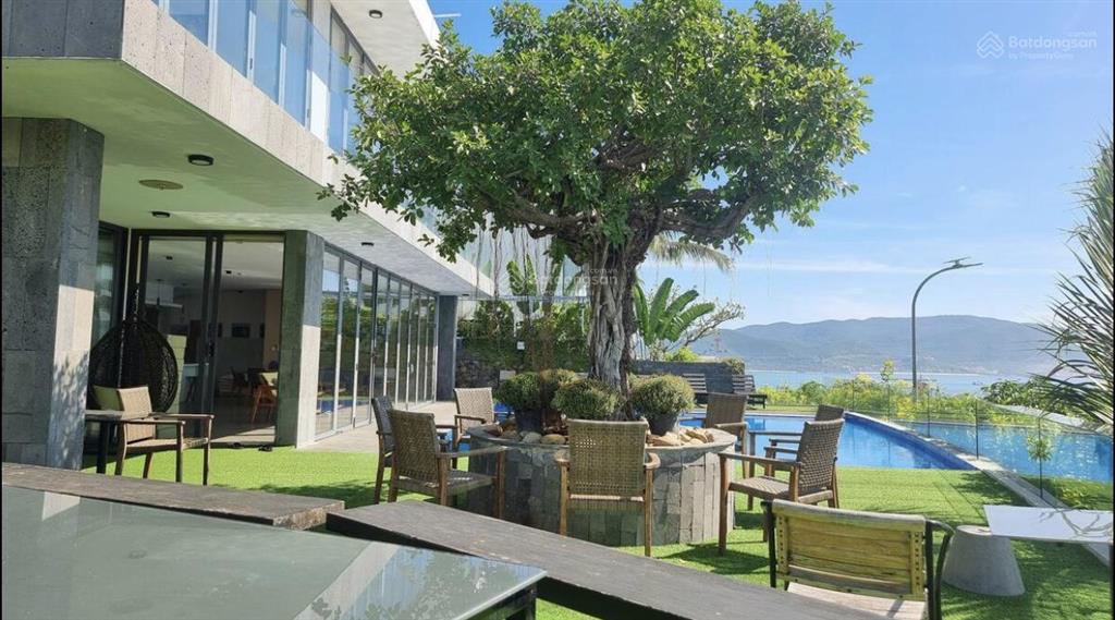 Bán căn biệt thự anh nguyễn view biển trọn vịnh nha trang