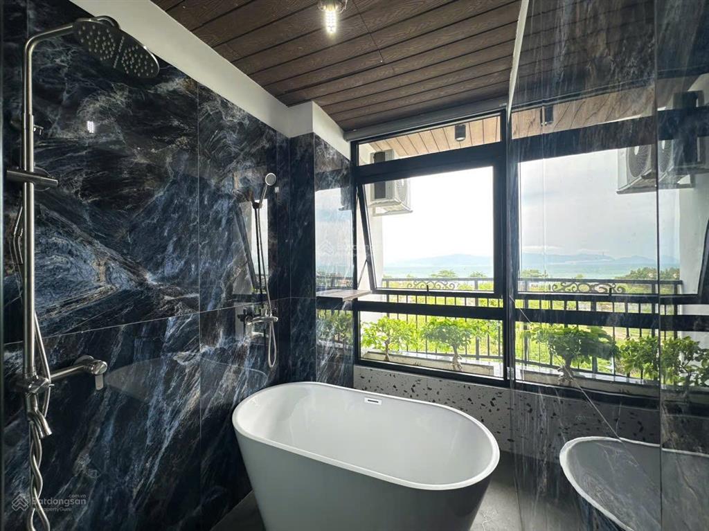 Bán tòa nhà 6 tầng mặt tiền phạm văn đồng nha trang view biển dòng tiền 32tr/tháng