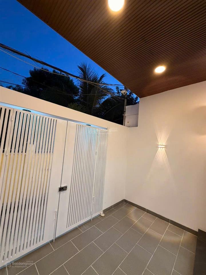 Nhà mới xây thiết kế hiện đại phước long nha trang cách biển 1km chỉ 3,88 tỷ