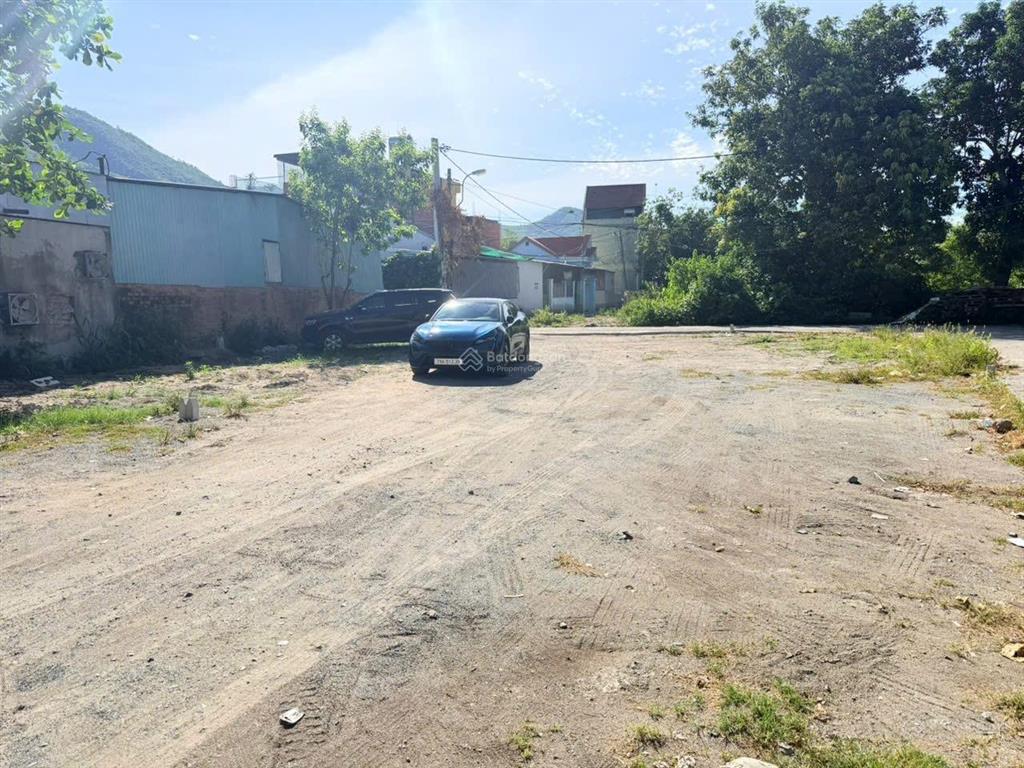 Chỉ 2,050 tỷ lô đất phước đồng đường ô tô cách nguyễn tất thành nha trang vài bước chân