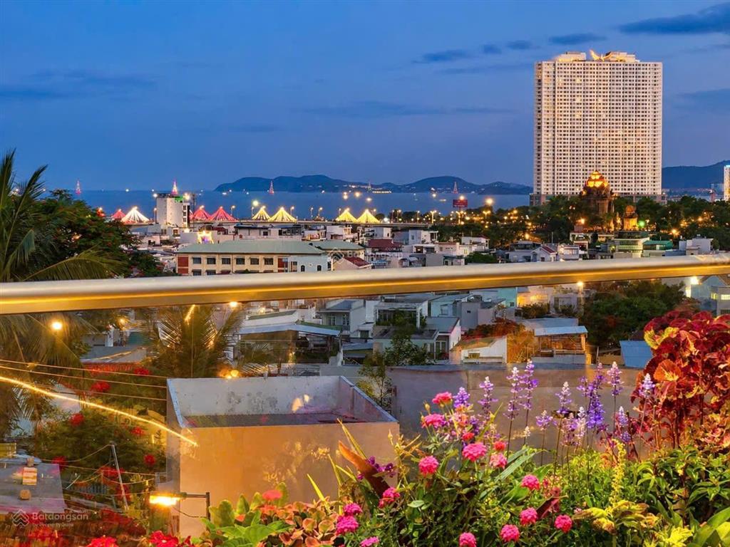 Villa đồi 307m2 view biển, ngắm pháo hoa bắc nha trang giá bán nhanh 20tỷ