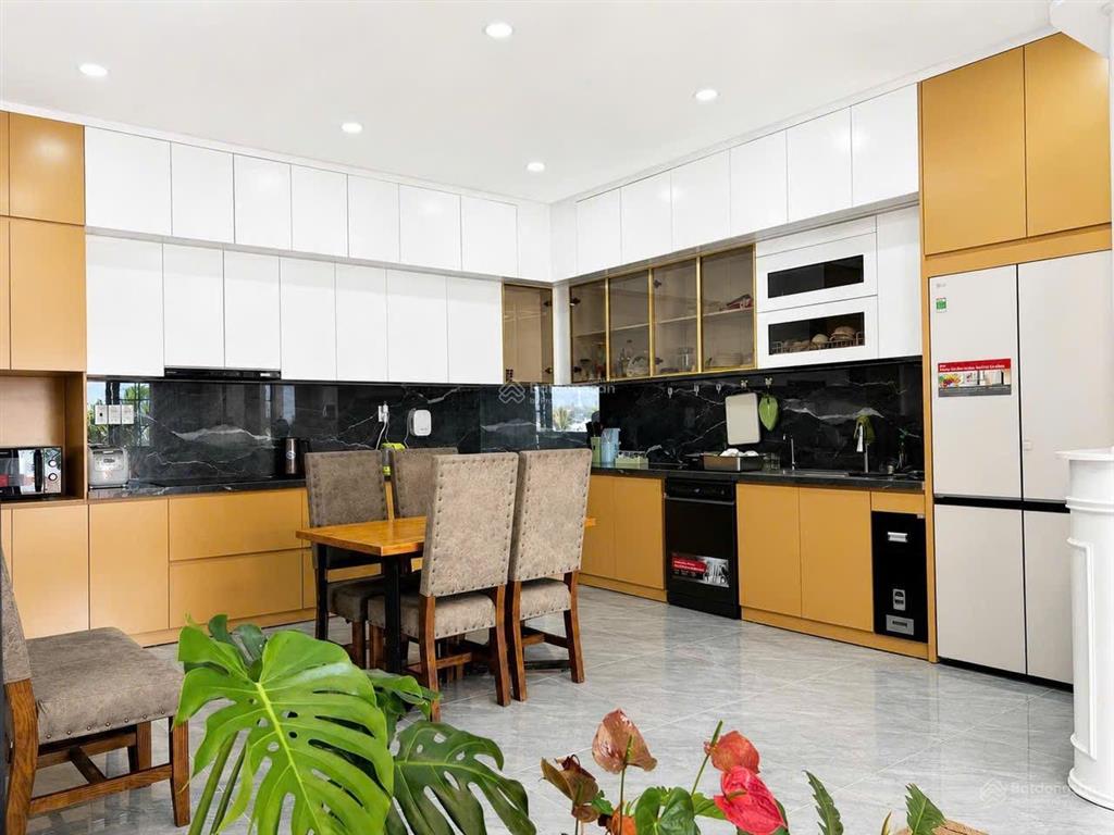 Villa đồi 307m2 view biển, ngắm pháo hoa bắc nha trang giá bán nhanh 20tỷ