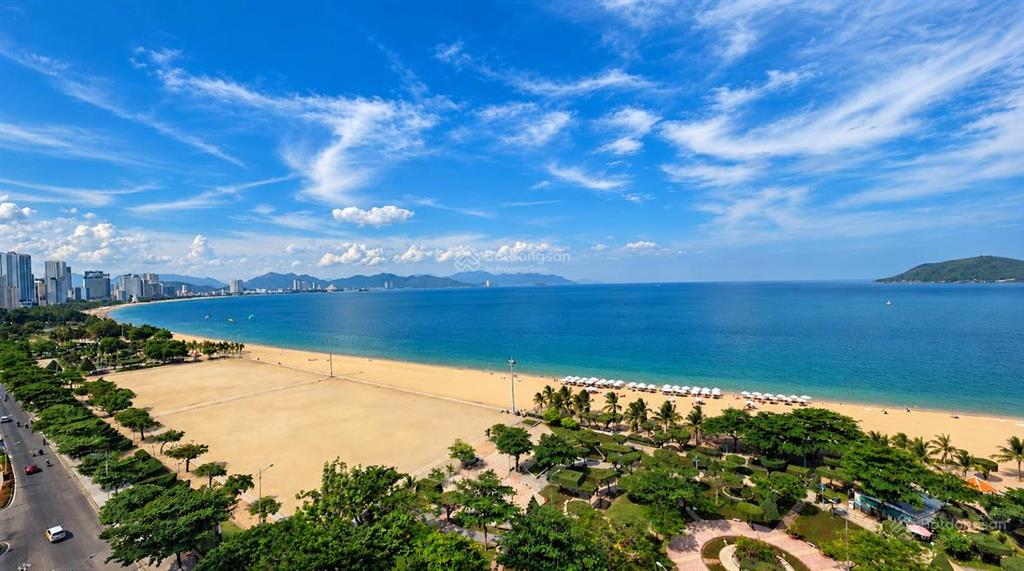 Bán khách sạn 20 tầng 85 phòng mặt tiền trần phú, nha trang trực diện biển chỉ 170 tỷ