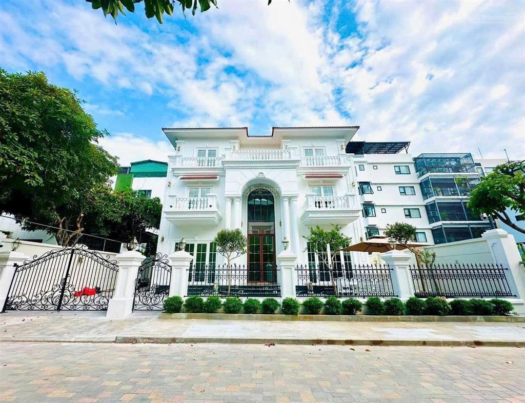 Bán biệt thự vcn phước hải nha trang mới full nội thất sẵn dòng tiền 75tr/tháng