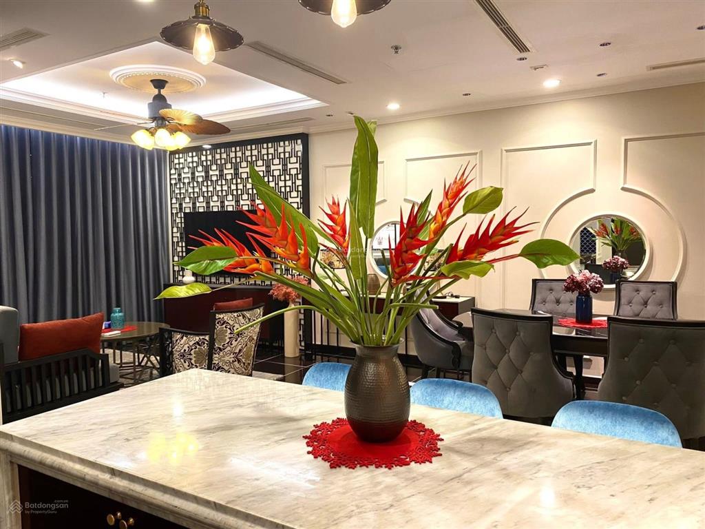 Siêu phẩm 3pn, dt 126m²  full nội thất indochine mới 100%  view công viên & landmark 81 cực đỉnh