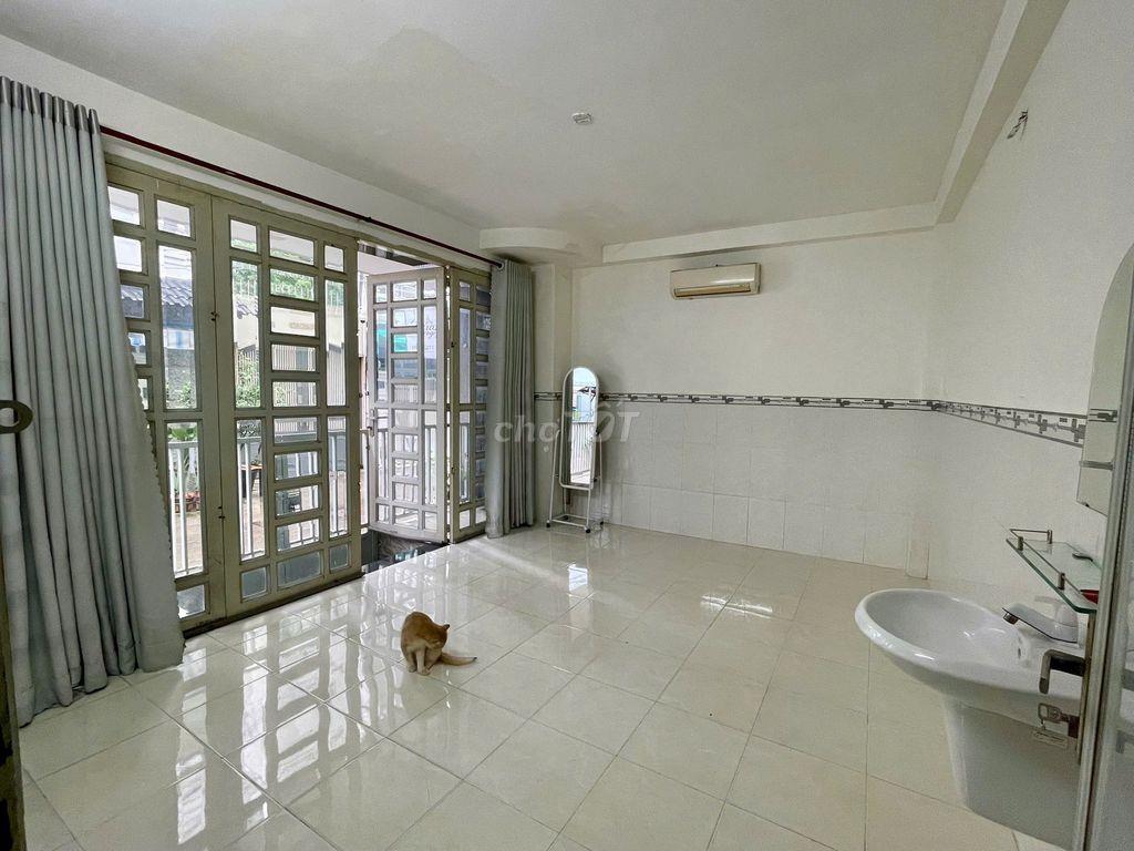 Phòng trọ mặt tiền 20m2 gần chợ Phạm Văn Hai, Q.Tân Bình