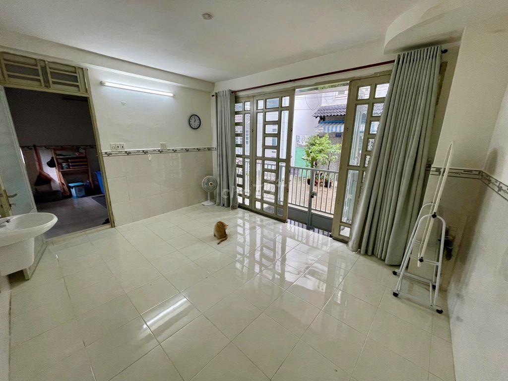 Phòng trọ mặt tiền 20m2 gần chợ Phạm Văn Hai, Q.Tân Bình