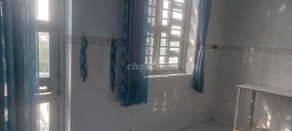 PHÒNG TRỌ GẦN NGÃ TƯ TÔ KÝ-NGUYỄN ẢNH THỦ