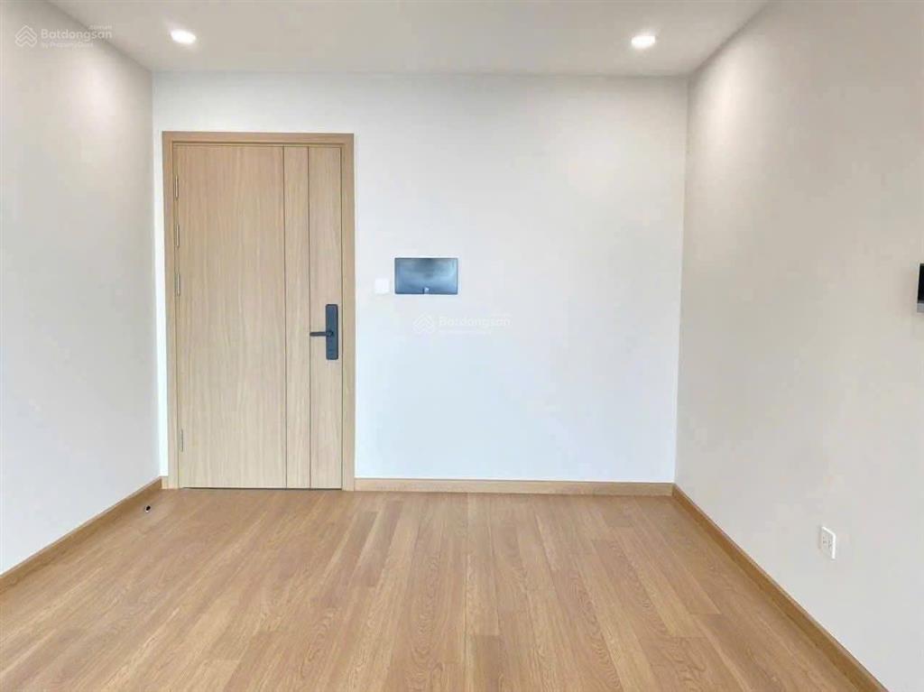 Cho thuê căn góc hoa hậu 77m22pv2vs chung cư the charm an hưng nhận nhà luôn giá 12tr, o975645309